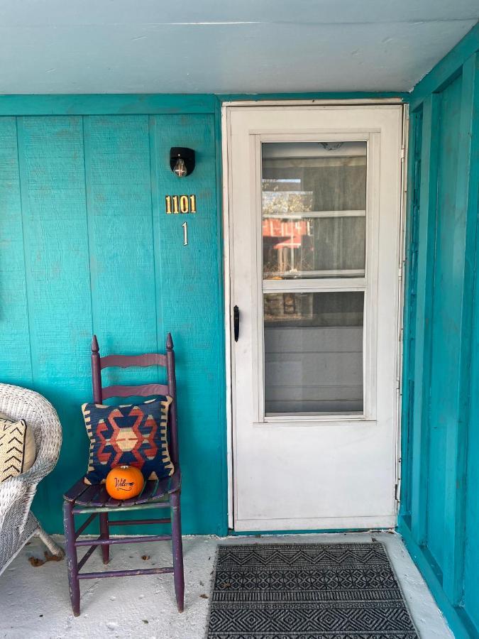 Boho-Chic Studio - Unit 1 Bloomington Exterior photo